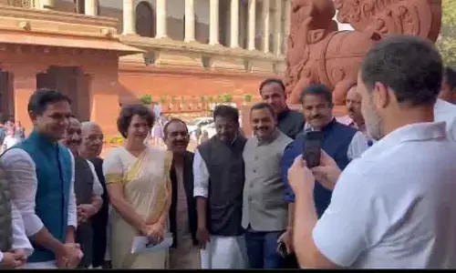 Priyanka Gandhi : ఇందిరాను తలపించేలా... ప్రియాంక గాంధీ పార్లమెంటు ఎంట్రీ