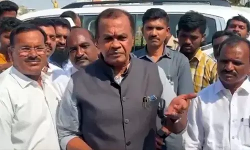 Viral News : కేటీఆర్, హరీశ్‌రావు లాంటి పొరగాళ్లతో నేను మాట్లాడను: మంత్రి సంచలన వ్యాఖ్యలు
