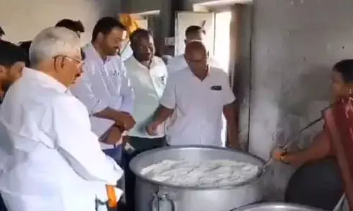 MLC Jeevan Reddy : గురుకుల సిబ్బందికి ఎమ్మెల్సీ జీవన్ రెడ్డి చివాట్లు