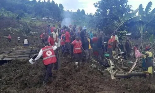 landslides: కొండచరియలు విరిగిపడి 13 మంది మృతి.. ఉగాండాలో విషాదం