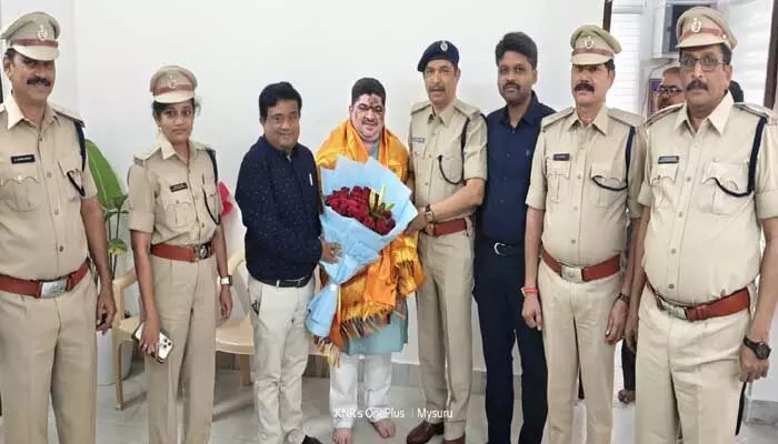 రవాణాశాఖలో పదోన్నతులు.. అధికారులకు మంత్రి పొన్నం కీలక సూచనలు రవాణాశాఖలో పదోన్నతులు.. అధికారులకు మంత్రి పొన్నం కీలక సూచనలు