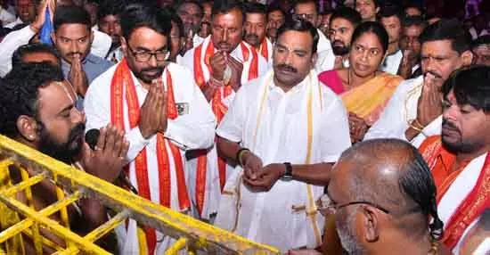 Yadagirigutta : యాదగిరిగుట్టలో ఘనంగా గిరి ప్రదక్షిణ Yadagirigutta : యాదగిరిగుట్టలో ఘనంగా గిరి ప్రదక్షిణ