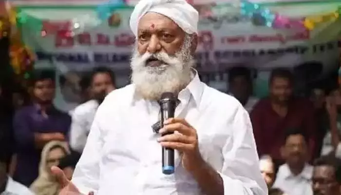రైతు ఆత్మహత్యాయత్నంపై జేసీ ఫైర్.. పవర్ గ్రిడ్ పనులు అడ్డుకోవాలని పిలుపు రైతు ఆత్మహత్యాయత్నంపై జేసీ ఫైర్.. పవర్ గ్రిడ్ పనులు అడ్డుకోవాలని పిలుపు