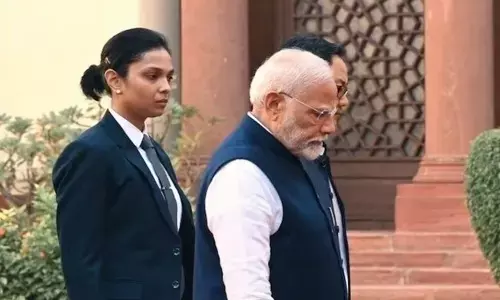 PM Modi: మోడీ భద్రతావలయంలో మహిళ.. క్లారిటీ ఇచ్చిన అధికారులు