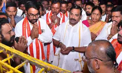 Yadagirigutta : యాదగిరిగుట్టలో ఘనంగా గిరి ప్రదక్షిణ