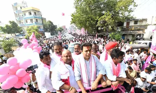Deeksha Divas : బీఆర్ఎస్ నేతల దీక్షా దివస్ ర్యాలీ
