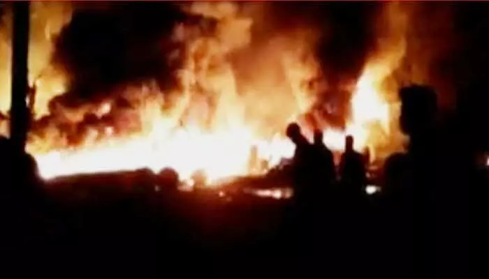 Fire Accident: వారణాసి రైల్వే స్టేషన్లో భారీ అగ్ని ప్రమాదం.. 200 వాహనాలు దగ్ధం Fire Accident: వారణాసి రైల్వే స్టేషన్లో భారీ అగ్ని ప్రమాదం.. 200 వాహనాలు దగ్ధం