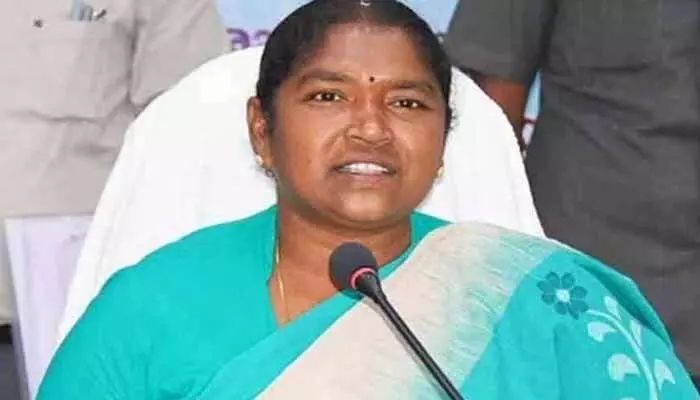 Seethakka: అంగన్వాడీ కేంద్రాల్లో పోషకాహారంపై రాజీపడేది లేదు: మంత్రి సీతక్క Seethakka: అంగన్వాడీ కేంద్రాల్లో పోషకాహారంపై రాజీపడేది లేదు: మంత్రి సీతక్క