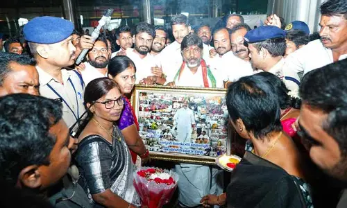DCM : జార్ఖండ్‌ గెలుపు.. ఖమ్మం బిడ్డ ఢిల్లీ అడ్డా! ఎయిర్‌పోర్టులో భట్టికి ఘన స్వాగతం