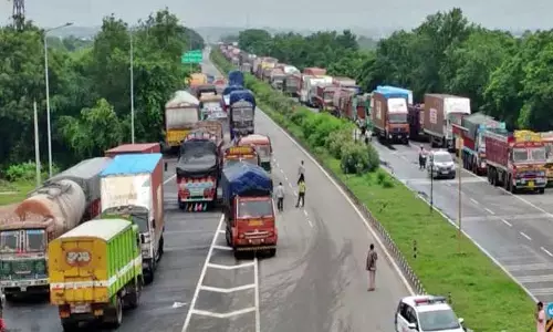 Fengal Cyclone: ఏపీ-చెన్నై మధ్య రాకపోకలు బంద్