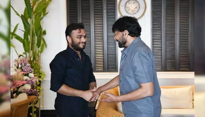Mogastar Chiranjeevi with Srikanth Odela: నాని డైరెక్టర్తో మెగాస్టార్ సినిమా.. నెట్టింట పోస్ట్ వైరల్ Mogastar Chiranjeevi with Srikanth Odela: నాని డైరెక్టర్తో మెగాస్టార్ సినిమా.. నెట్టింట పోస్ట్ వైరల్