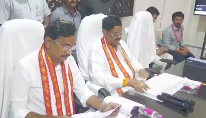 దుర్గగుడి అభివృద్ధిపై మంత్రి ఆనం సమీక్ష.. అధికారులకు కీలక ఆదేశాలు దుర్గగుడి అభివృద్ధిపై మంత్రి ఆనం సమీక్ష.. అధికారులకు కీలక ఆదేశాలు