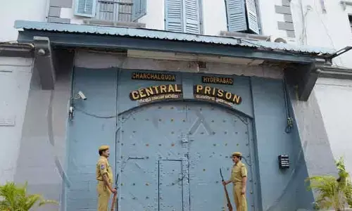 HYD: జైలు నుంచి దర్జాగా విడుదలైన ఖైదీ.. అసలు విషయం తెలిసి షాకైన పోలీసులు