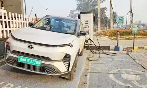 EV tips: ఈవీలో లాంగ్ ట్రిప్ వెళ్లాలనుకుంటున్నారా? ముందే చెక్ చేసుకోవాల్సిన కీలక విషయాలివే?