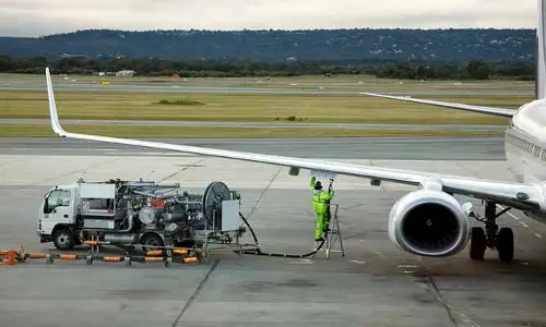 Air Travel: విమాన ప్రయాణం మరింత ప్రియం.. జెట్ ఫ్యూయల్ ధరను పెంచిన చమురు సంస్థలు..!