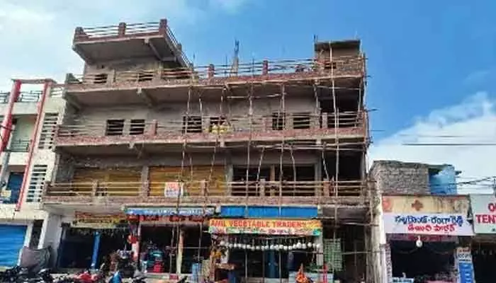 Meerpet: అక్రమ నిర్మాణాలకు అడ్డా మీర్ పేట్.. ఆదాయానికి భారీ గండి Meerpet: అక్రమ నిర్మాణాలకు అడ్డా మీర్ పేట్.. ఆదాయానికి భారీ గండి