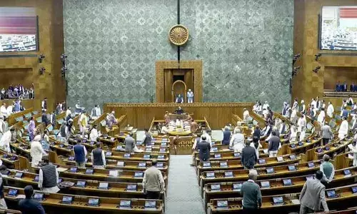 Parliament Session :పార్లమెంటుని కుదిపేస్తున్న అదానీ వ్యవహారం.. ఉభయసభలు వాయిదా