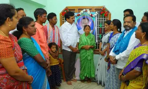 Ponguleti: మాజీ ఎమ్మెల్యే కుటుంబానికి మంత్రి పొంగులేటి పరామర్శ
