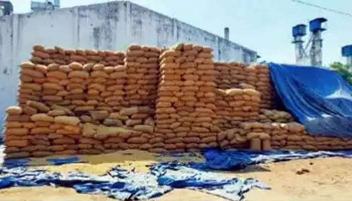 Huzurabad: సీఎంఆర్ చెల్లింపునకు గడువు పెంపు.. మిల్లర్లకు వెసులుబాటు Huzurabad: సీఎంఆర్ చెల్లింపునకు గడువు పెంపు.. మిల్లర్లకు వెసులుబాటు