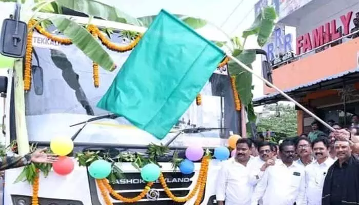 APSRTC:ఆర్టీసీ ప్రయాణికులకు గుడ్ న్యూస్.. ఏపీఎస్ఆర్టీసీ ఛైర్మన్ కీలక ప్రకటన APSRTC:ఆర్టీసీ ప్రయాణికులకు గుడ్ న్యూస్.. ఏపీఎస్ఆర్టీసీ ఛైర్మన్ కీలక ప్రకటన