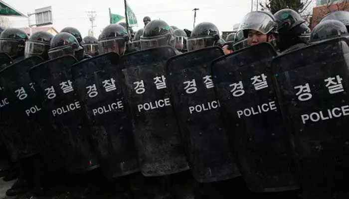 Emergency Martial Law: దక్షిణ కొరియాలో సైనిక పాలన.. ఇందిరా గాంధీ తరహా ఎమర్జెన్సీ! Emergency Martial Law: దక్షిణ కొరియాలో సైనిక పాలన.. ఇందిరా గాంధీ తరహా ఎమర్జెన్సీ!