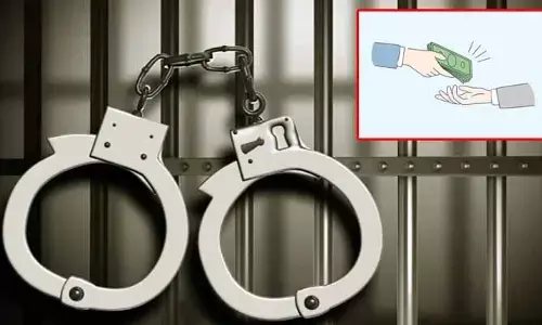 రూ.2 లక్షల లంచం తీసుకుంటూ పట్టుబడ్డ ఎఫ్ఆర్వో