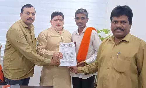 Ponnam Prabhakar: ఆటో కార్మికులు రాజకీయ పార్టీల ఉచ్చులో పడకండి: మంత్రి పొన్నం