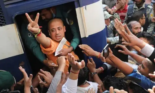 ISKCON: చిన్మయి కృష్ణ దాస్ కేసు వాదించేందుకు ముందుకురాని లాయర్లు.. నెలపాటు జైళ్లోనే