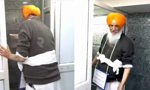 Punjab: మాజీ డిప్యూటీ సీఎంకు కఠిన శిక్ష.. బాత్‌రూమ్‌లు కడుగుతున్న సుఖ్‌బీర్ సింగ్