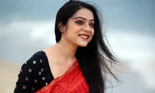 Varsha Bollamma: ‘కానిస్టేబుల్ కనకం’గా యంగ్ హీరోయిన్.. పోస్టర్ వైరల్