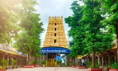Srishailam : శ్రీశైలం ఘాట్ లో భారీగా ట్రాఫిక్ జాం