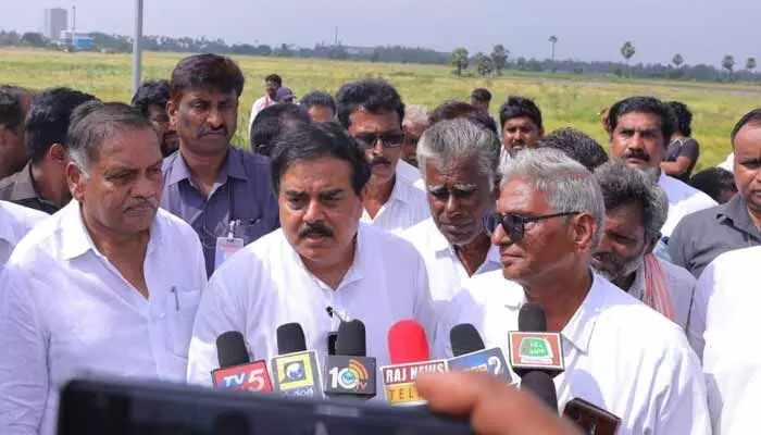 Minister Nadendla Manohar:కొనుగోలు చేసిన 24 గంటల్లో రైతుల ఖాతాల్లో డబ్బులు జమ Minister Nadendla Manohar:కొనుగోలు చేసిన 24 గంటల్లో రైతుల ఖాతాల్లో డబ్బులు జమ