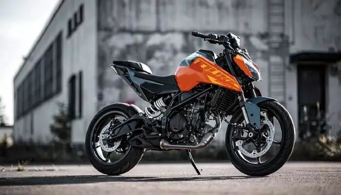 KTM 250 Duke: కేటీఎం ఇయర్ ఎండ్ సేల్.. డ్యూక్పై 20 వేల తగ్గింపు..! KTM 250 Duke: కేటీఎం ఇయర్ ఎండ్ సేల్.. డ్యూక్పై 20 వేల తగ్గింపు..!