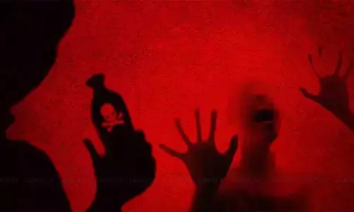 Acid Attack: రాష్ట్రంలో సంచలన ఘటన.. యువతిపై యాసిడ్‌ అటాక్