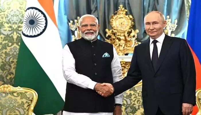 Putin: మేక్ ఇన్ ఇండియా పాలసీ భేష్.. రష్యా అధ్యక్షుడు పుతిన్ ప్రశంసలు Putin: మేక్ ఇన్ ఇండియా పాలసీ భేష్.. రష్యా అధ్యక్షుడు పుతిన్ ప్రశంసలు
