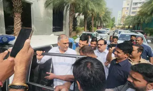 Arrest: మాజీ మంత్రి హరీశ్‌రావు, ఎమ్మెల్యే పాడి కౌశిక్‌ రెడ్డి అరెస్ట్..