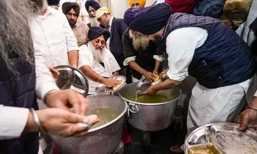 Sukhbir Badal : భారీ భద్రత నడుమ అంట్లుతోమిన మాజీ డిప్యూటీ సీఎం