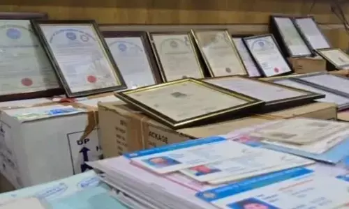 Fake Doctors: సూరత్‌లో నకిలీ మెడికల్ డిగ్రీ రాకెట్..13 మంది అరెస్ట్
