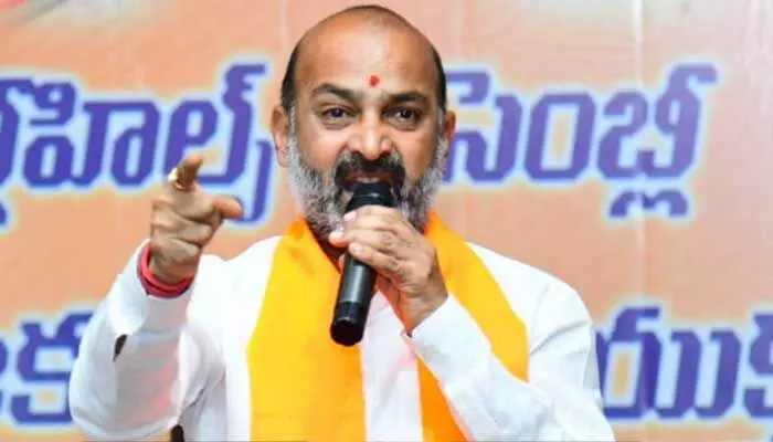Bandi Sanjay: తెల్లవారితే బీజేపీ బహిరంగ సభ.. కేడర్కు బండి సంజయ్ కీలక పిలుపు Bandi Sanjay: తెల్లవారితే బీజేపీ బహిరంగ సభ.. కేడర్కు బండి సంజయ్ కీలక పిలుపు