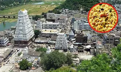 Breaking: శ్రీకాళహస్తి ఆలయం ప్రసాదంలో చేతివాటం.. అధికారి సురేశ్ రెడ్డి సస్పెన్షన్