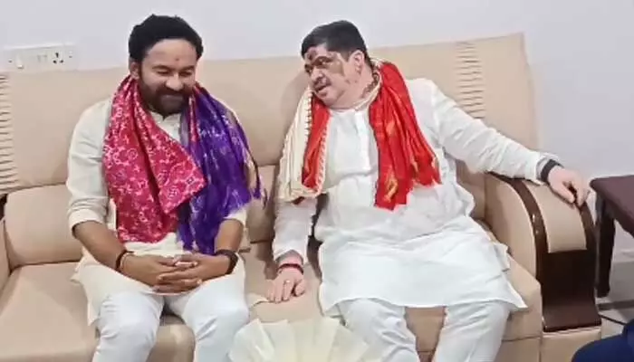 Ponnam: విగ్రహావిష్కరణకు రండి.. కిషన్ రెడ్డిని ఆహ్వానించిన పొన్నం Ponnam: విగ్రహావిష్కరణకు రండి.. కిషన్ రెడ్డిని ఆహ్వానించిన పొన్నం