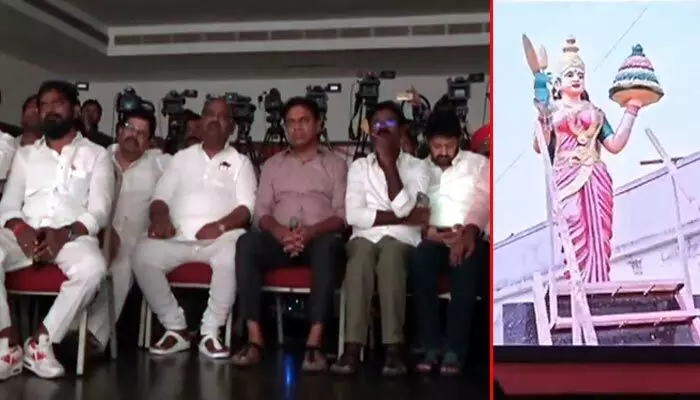 KTR : గాంధీ భవన్ వెలవెల.. తెలంగాణభవన్ కళ కళ: నమ్మి నానబోస్తే.. షార్ట్ఫిల్మ్ ప్రదర్శనలో కేటీఆర్ KTR : గాంధీ భవన్ వెలవెల.. తెలంగాణభవన్ కళ కళ: నమ్మి నానబోస్తే.. షార్ట్ఫిల్మ్ ప్రదర్శనలో కేటీఆర్