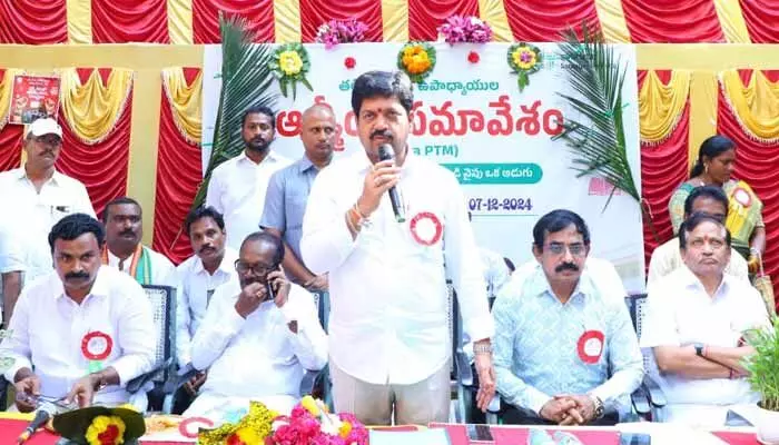 AP News:‘విద్యార్థులు చెడు వ్యసనాలకు దూరంగా ఉండాలి’.. మంత్రి కొల్లు రవీంద్ర కీలక సూచనలు AP News:‘విద్యార్థులు చెడు వ్యసనాలకు దూరంగా ఉండాలి’.. మంత్రి కొల్లు రవీంద్ర కీలక సూచనలు