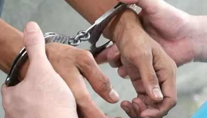 Fake Kidnap : కుటుంబాన్ని టెస్ట్ చేసేందుకు కిడ్నాప్ డ్రామా.. దొరికిపోయిన యువకుడు Fake Kidnap : కుటుంబాన్ని టెస్ట్ చేసేందుకు కిడ్నాప్ డ్రామా.. దొరికిపోయిన యువకుడు