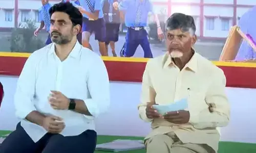 CM Chandrababu: విద్యార్థులు స్మార్ట్‌ఫోన్లకు బానిసలు కావొద్దు.. సీఎం చంద్రబాబు కీలక వ్యాఖ్యలు