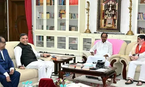 Erravelli: మంత్రి పొన్నం ప్రభాకర్‌ బృందానికి లంచ్ ట్రీట్ ఇచ్చిన కేసీఆర్