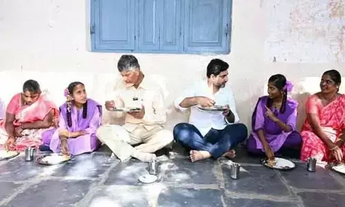 AP:విద్యార్థులతో కలిసి భోజనం చేసిన సీఎం చంద్రబాబు, మంత్రి లోకేష్!