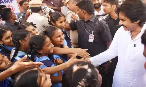 AP Deputy CM:‘టీచర్లలోనూ హీరోలను చూసుకోండి’.. విద్యార్థులకు పవన్ కళ్యాణ్ కీలక సూచనలు