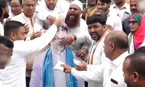 Gandhi Bhavan: ముఖ్యమంత్రి రేవంత్ రెడ్డి చిత్రపటానికి పాలాభిషేకం