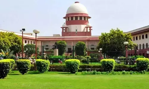 Supreme Court: సుప్రీం కోర్ట్ లో ఉద్యోగ అవకాశాలు.. జీతం, అర్హత వివరాలివే..!